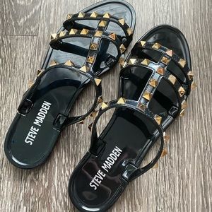 steve madden steer flat jelly sandals size 5